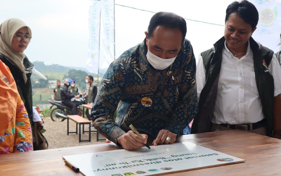 SMELTING PEDULI SOSIALISASIKAN PENDIDIKAN KONSERVASI ELANG JAWA DAN PERESMIAN SAUNG “BALIK KA BUMI”