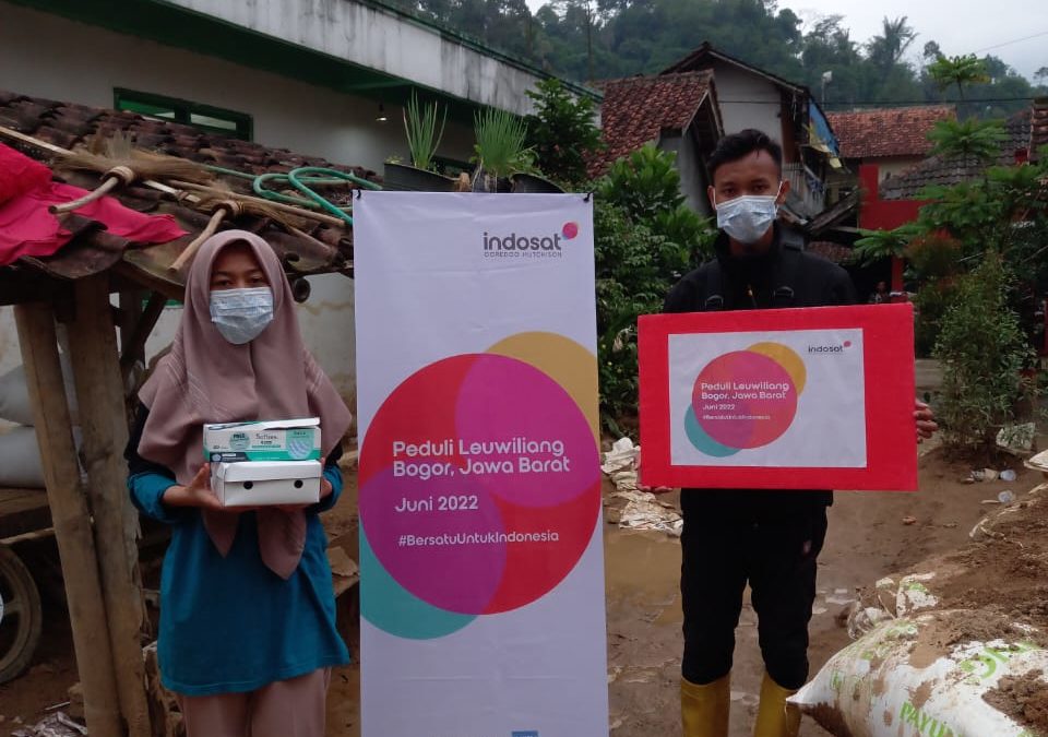 MOBIL KLNIK INDOSAT OOREDOO HUTCHISON TANGGAP CEPAT BANJIR DI LEUWILIANG BOGOR