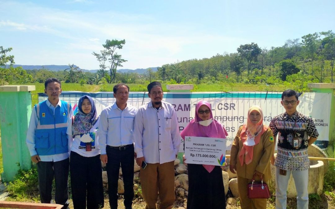 PLN GIVES ASSISTANCE IN THE DEVELOPMENT OF KAMPUNG LITERASI RUMAH BACA CERDAS CERIA