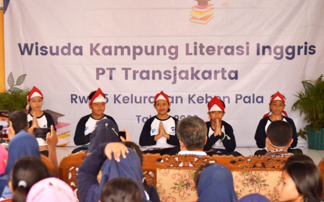 COMMITMENT TO IMPROVE THE COMPETITIVENESS OF THE NATION’S CHILDREN, PT TRANSJAKARTA DEGREES THE GRADUATION OF ENGLISH LITERACY VILLAGE