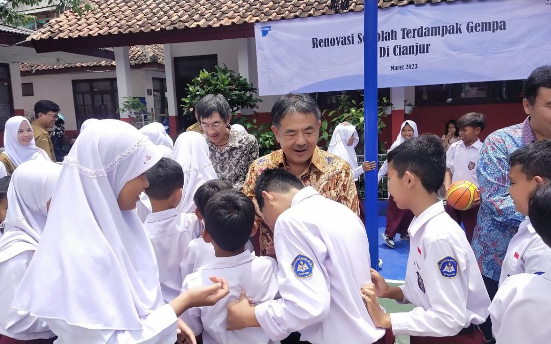 HELPING THE RECOVERY PROCESS, HITACHI GROUP RENOVATES SCHOOLS AFFECTED IN THE CIANJUR EARTHQUAKE