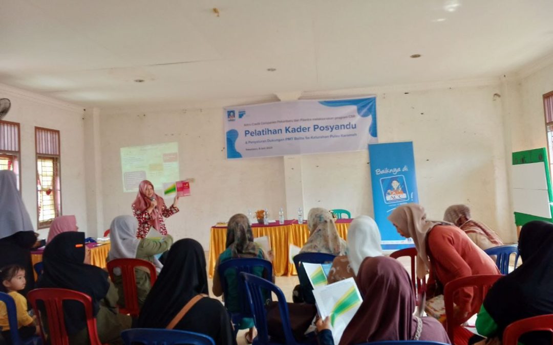 CONCERN IN THE HEALTH FIELD, ACC HELD TRAINING FOR POSYANDU CADRE AND PMT DISTRIBUTION IN PEKANBARU