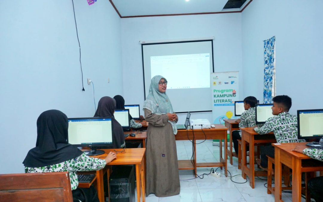 DUKUNG LITERASI BERKEMBANG, PLN UID JABAR KEMBALI GULIRKAN BANTUAN SARANA DAN PRASARANA UNTUK RUMAH BACA CERDAS CERIA KUNINGAN